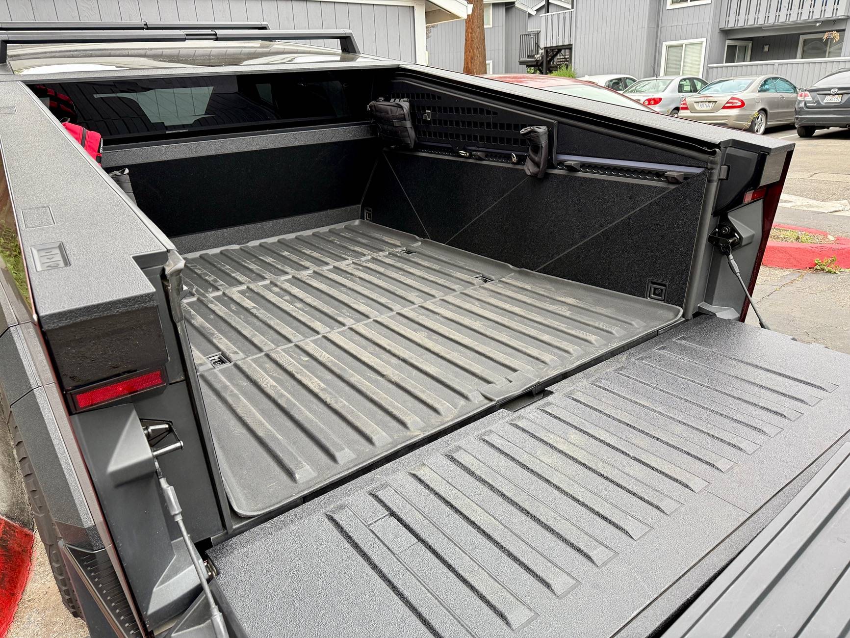 Tesla Cybertruck [Installed Pics] Vinyl Armor for Vault Walls and Tailgate IMG_3314