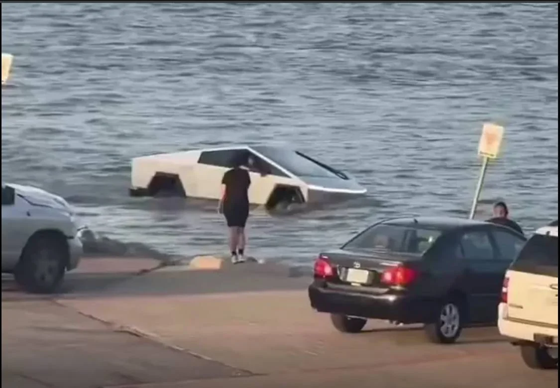 Tesla Cybertruck Boat Mode Activated 📐 🛥️ Cybertruck Goes For Swim in Texas IMG_4325