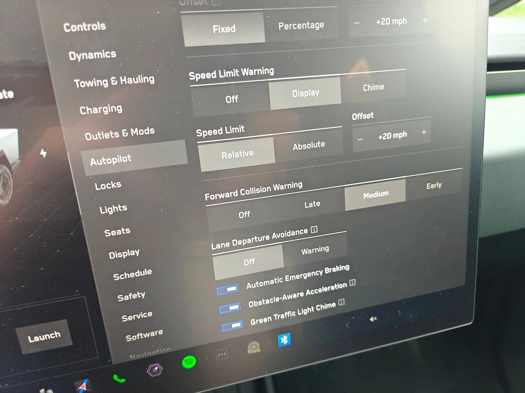 Tesla Cybertruck Truck doesn't have Autosteer? IMG20250402102236