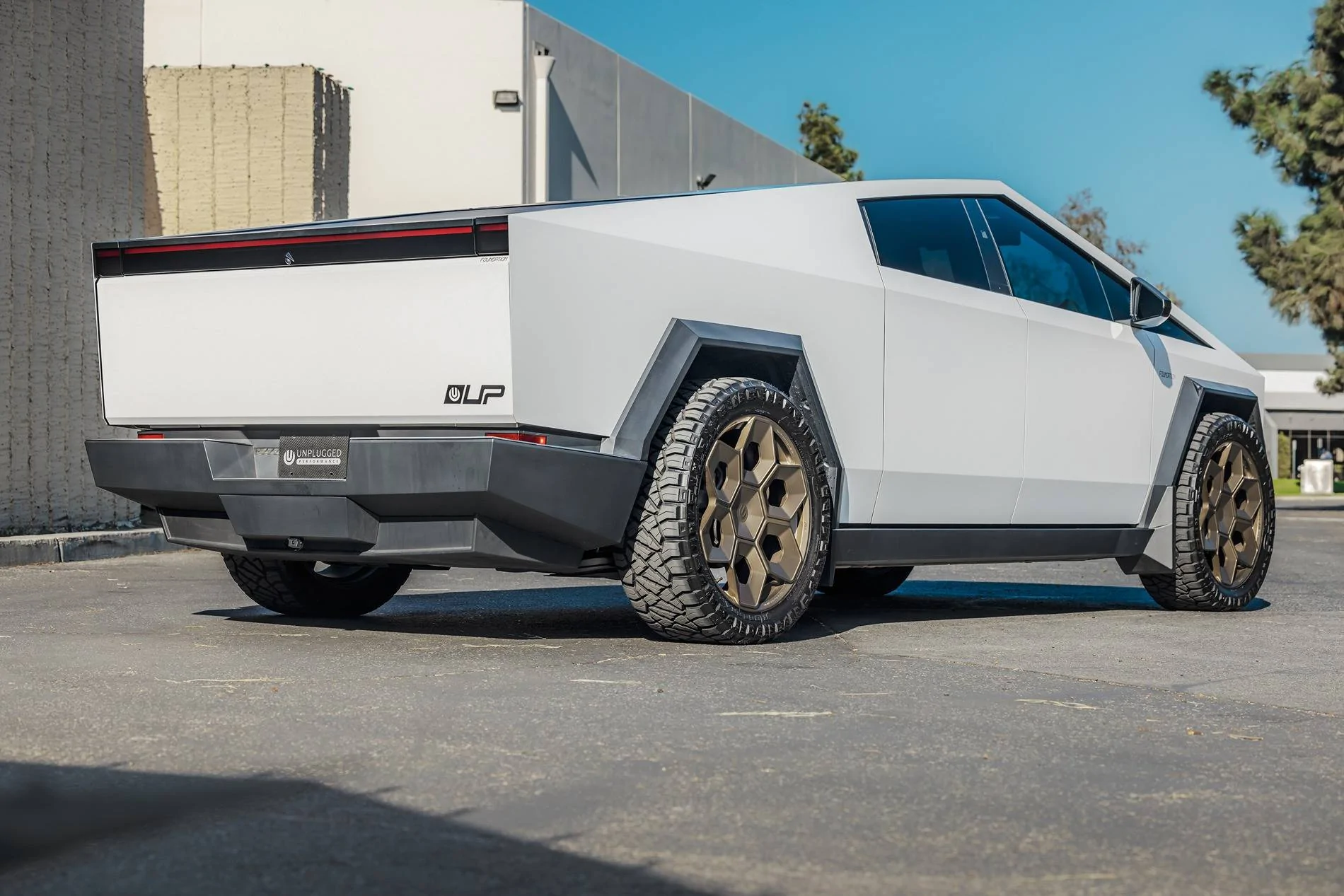Tesla Cybertruck Unplugged Performance - 24" CYBRHEX Wheels Tesla Cybertruck Bronze CYBRHEX Forged wheels 24 inch Unplugged Performance 3840px Image  (12