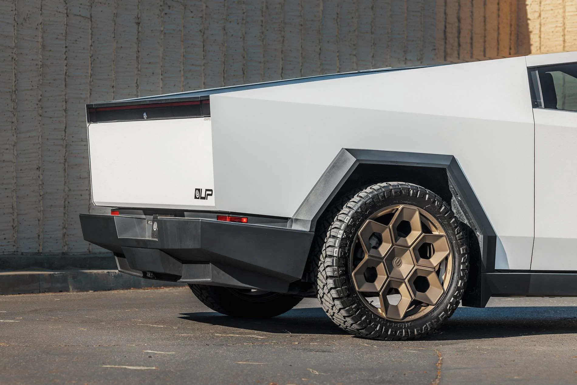 Tesla Cybertruck Unplugged Performance - 24" CYBRHEX Wheels Tesla Cybertruck Bronze CYBRHEX Forged wheels 24 inch Unplugged Performance 3840px Image  (11
