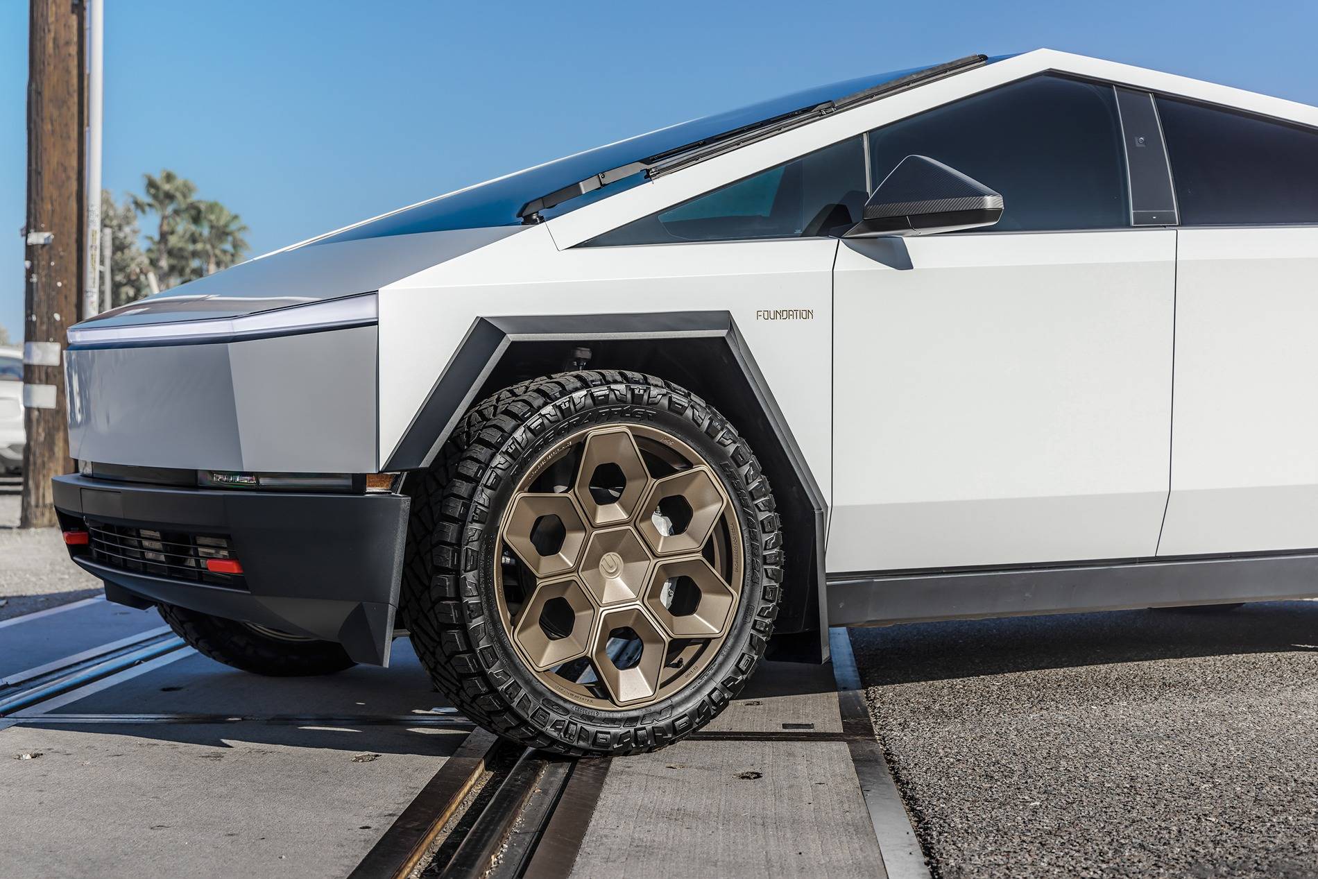 Tesla Cybertruck Unplugged Performance - 24" CYBRHEX Wheels Tesla Cybertruck Bronze CYBRHEX Forged wheels 24 inch Unplugged Performance 3840px Image  (2)-2