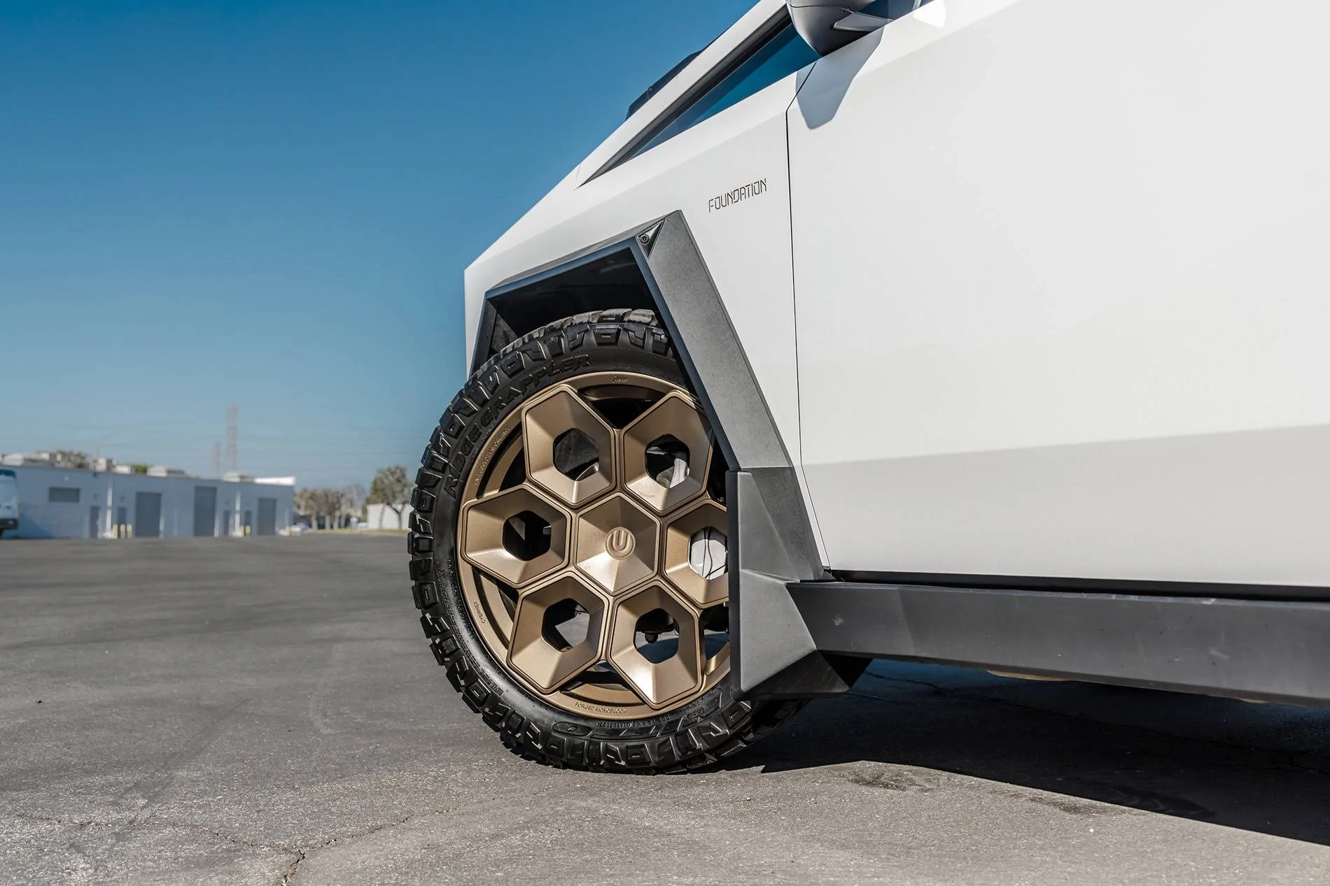 Tesla Cybertruck Unplugged Performance - 24" CYBRHEX Wheels Tesla Cybertruck Bronze CYBRHEX Forged wheels 24 inch Unplugged Performance 3840px Image  (8)