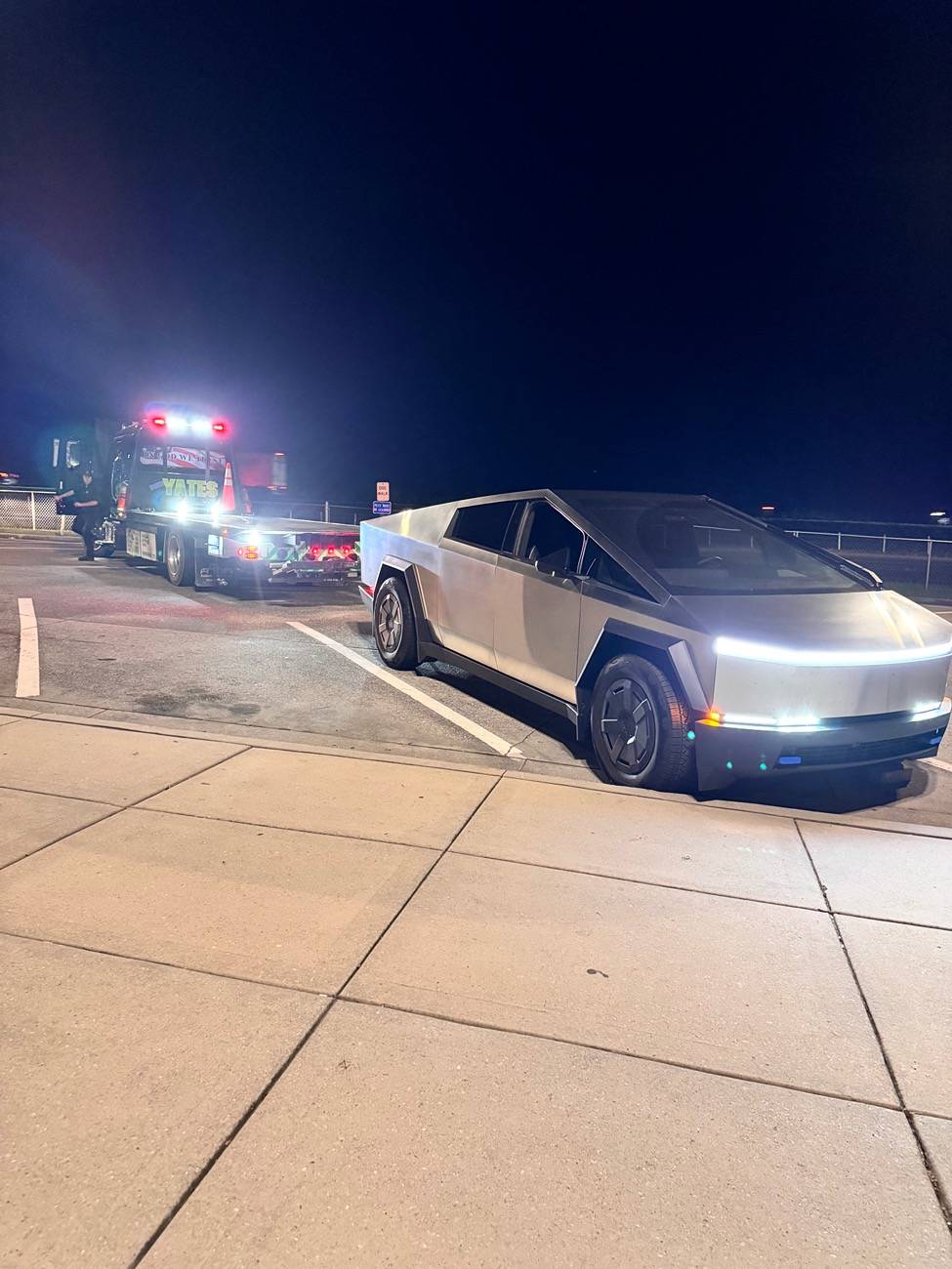 Tesla Cybertruck FSD Stopped, cruise stopped, parking brake degraded… IMG_4976