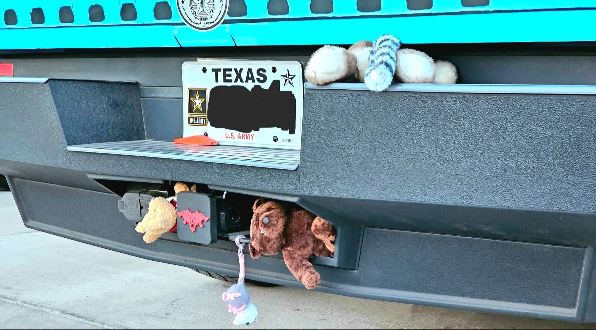 Tesla Cybertruck Foundation Series Light Bar Waiting Room Screenshot_20250406_052415_Gallery