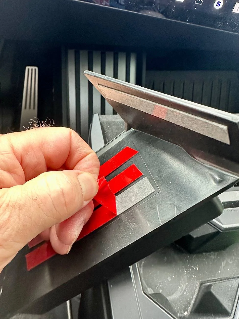 Tesla Cybertruck Teslaunch - Hidden sunglass holder review IMG_4088
