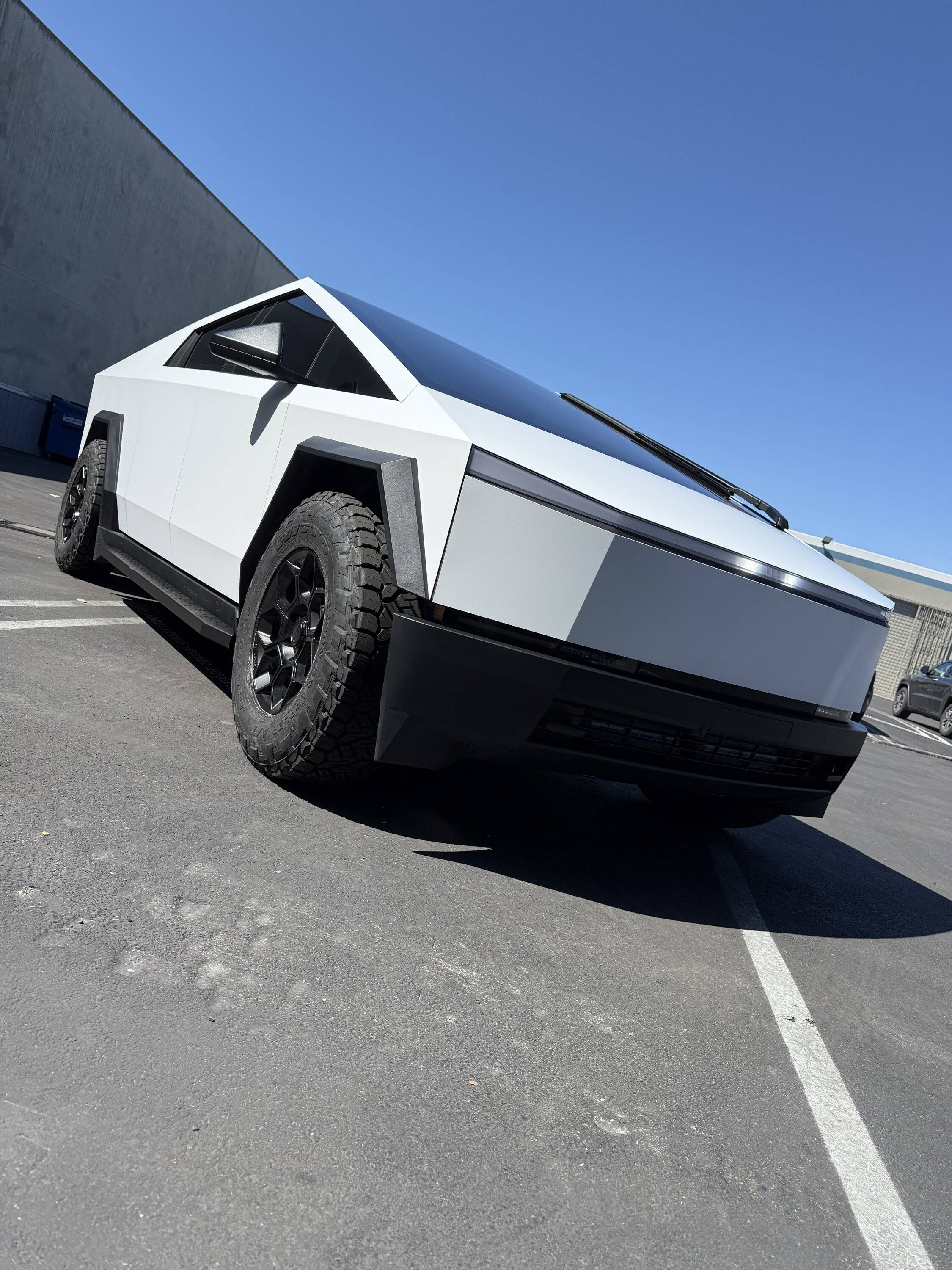 Tesla Cybertruck New TMaxx Matte Frosted White PPF x Cybertruck IMG_5654.JPG