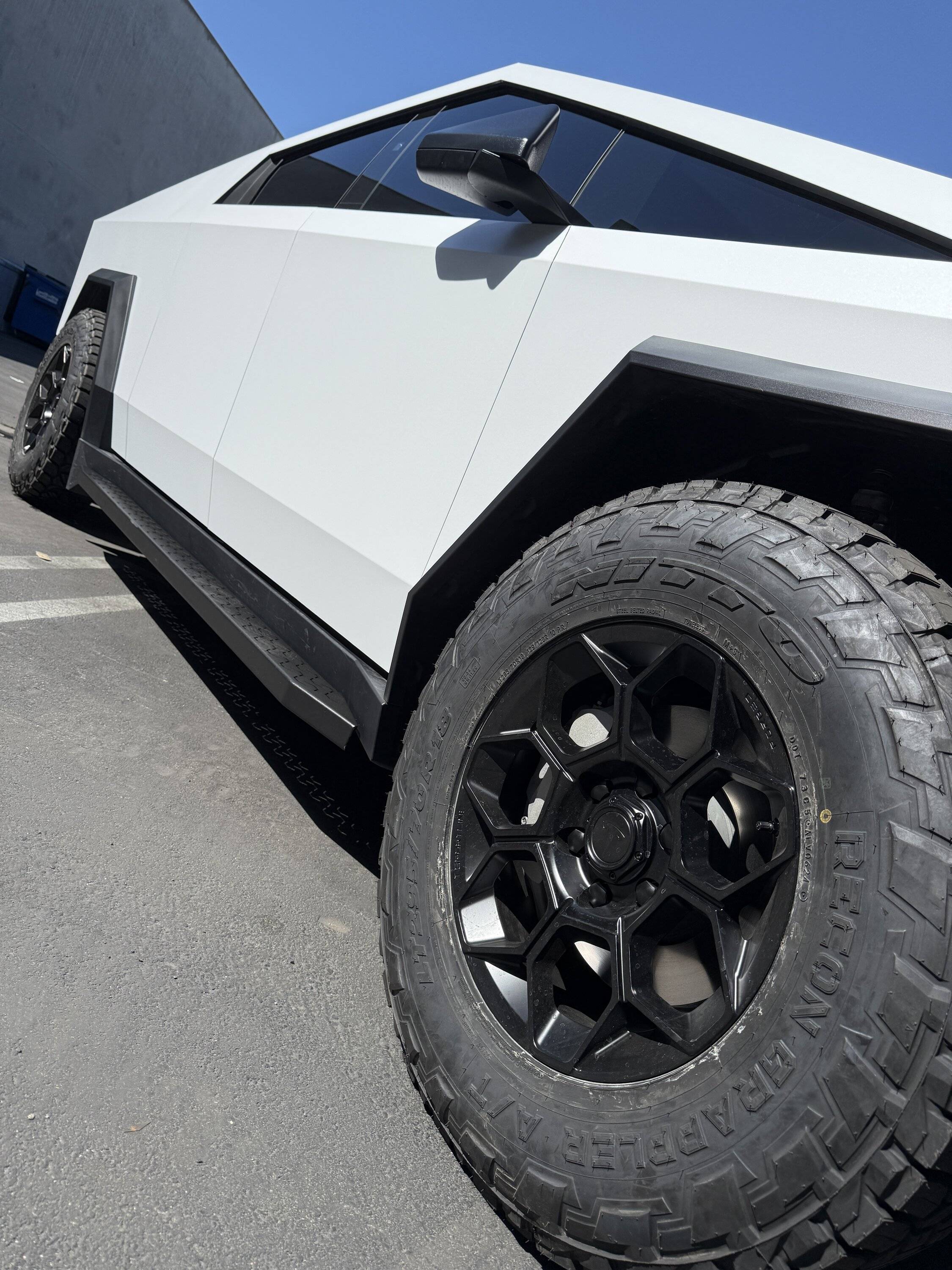 Tesla Cybertruck New TMaxx Matte Frosted White PPF x Cybertruck IMG_5656.JPG
