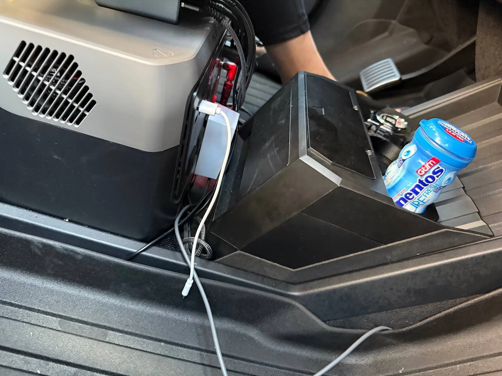 Tesla Cybertruck Starlink/antenna wires, how do you keep them safe? IMG_2335