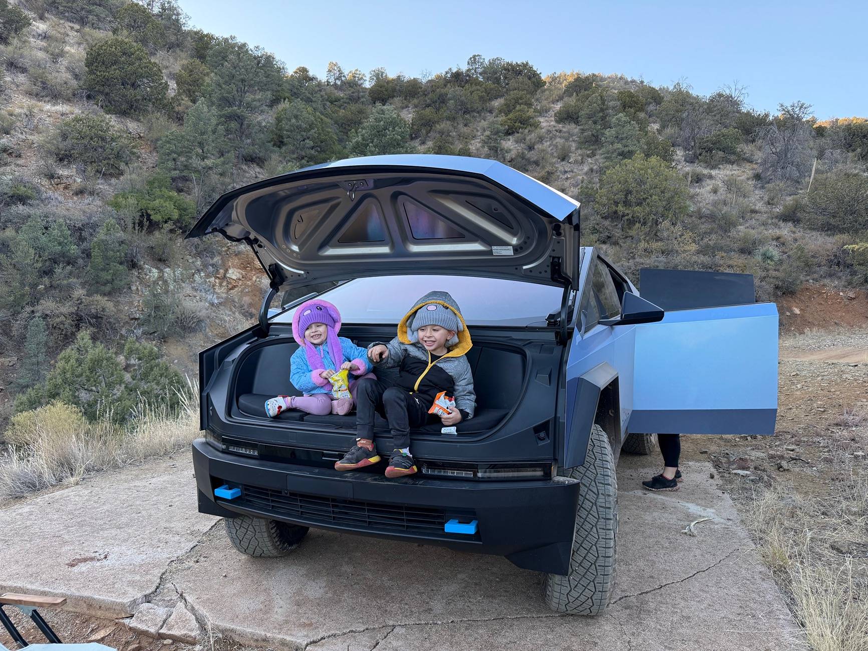Tesla Cybertruck Plog/Vlog of Travelling with Loved Ones - Win Your G900 Tripro Cabin Version IMG_0720