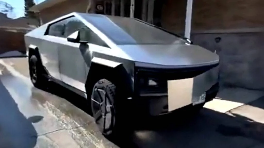 Tesla Cybertruck Rolling Car Wash IMG_0422