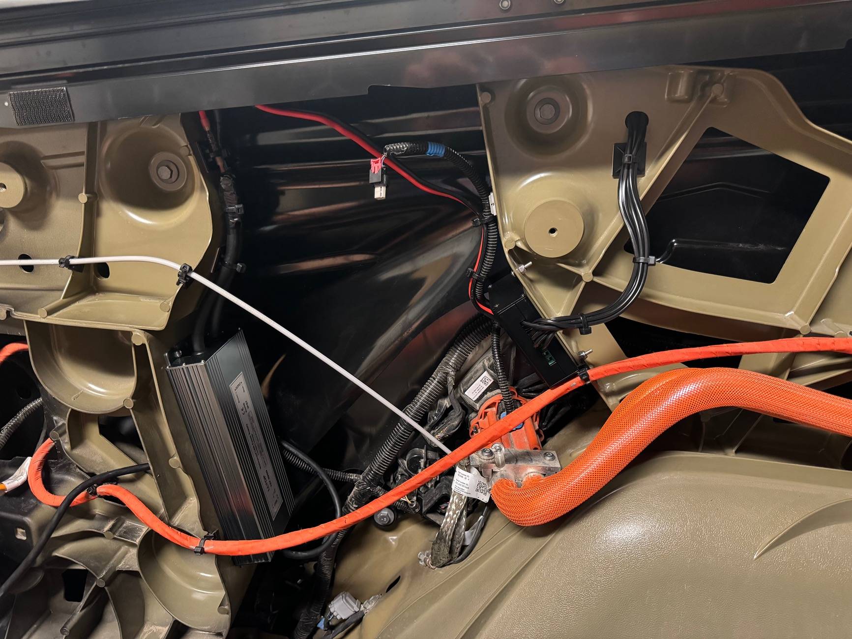 Tesla Cybertruck 110V to 12V ac to dc converter question IMG_9688