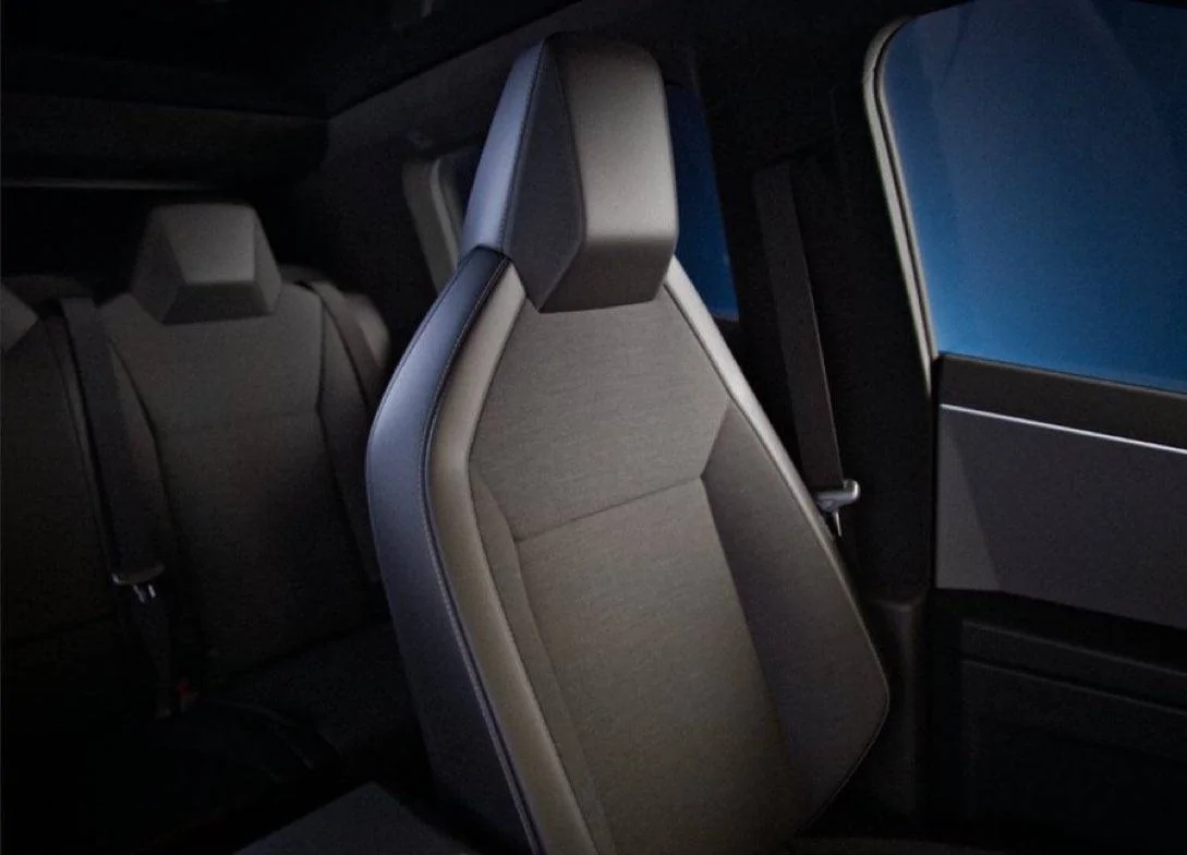 Tesla Cybertruck Long Range RWD Cybertruck launched!  362 miles range w/ soft tonneau ($62,490 w/ tax credit) GoN_6lPXsAAB2Od