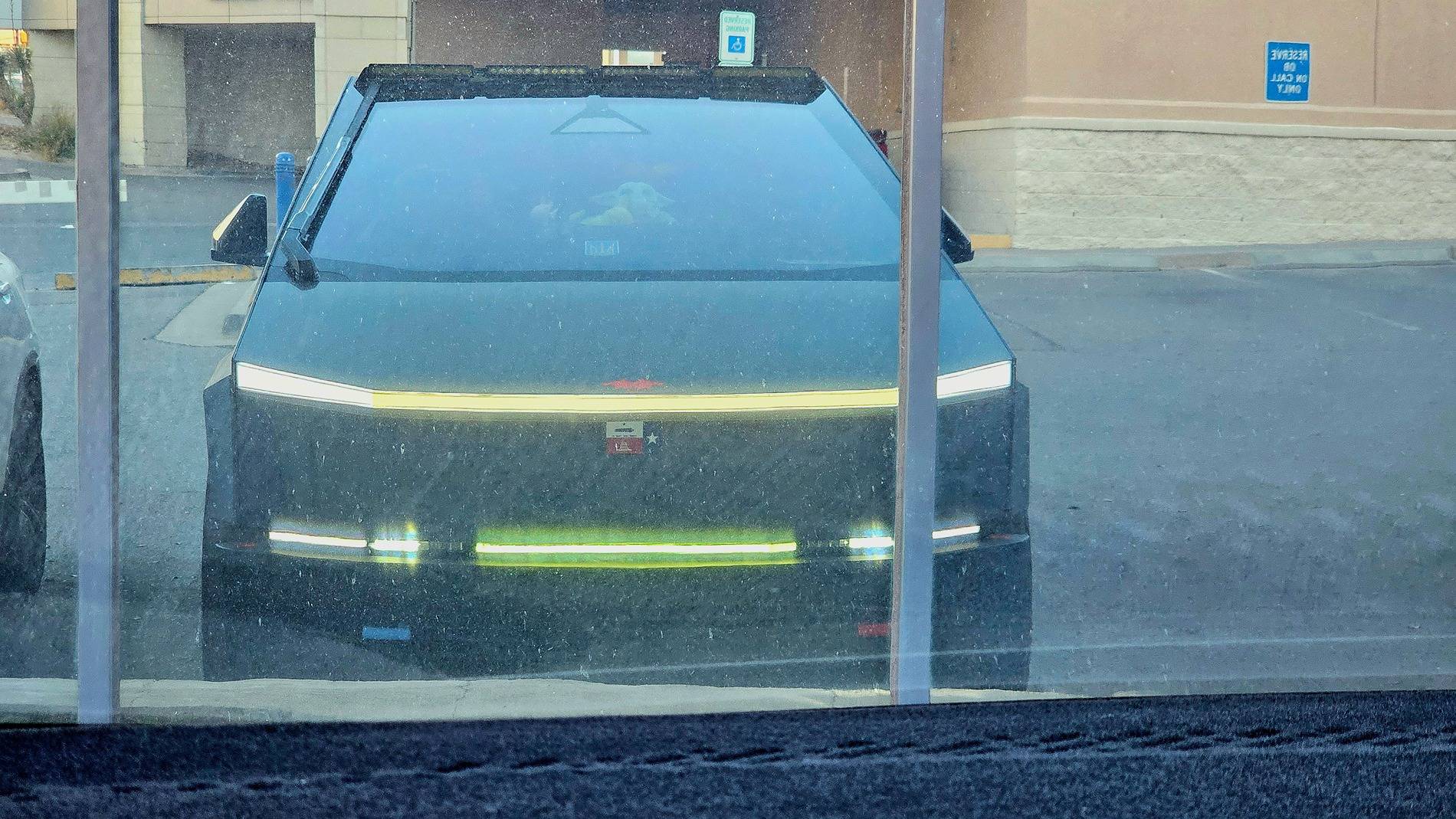 Tesla Cybertruck Light bar amber vinyl film mod 20250409_185809