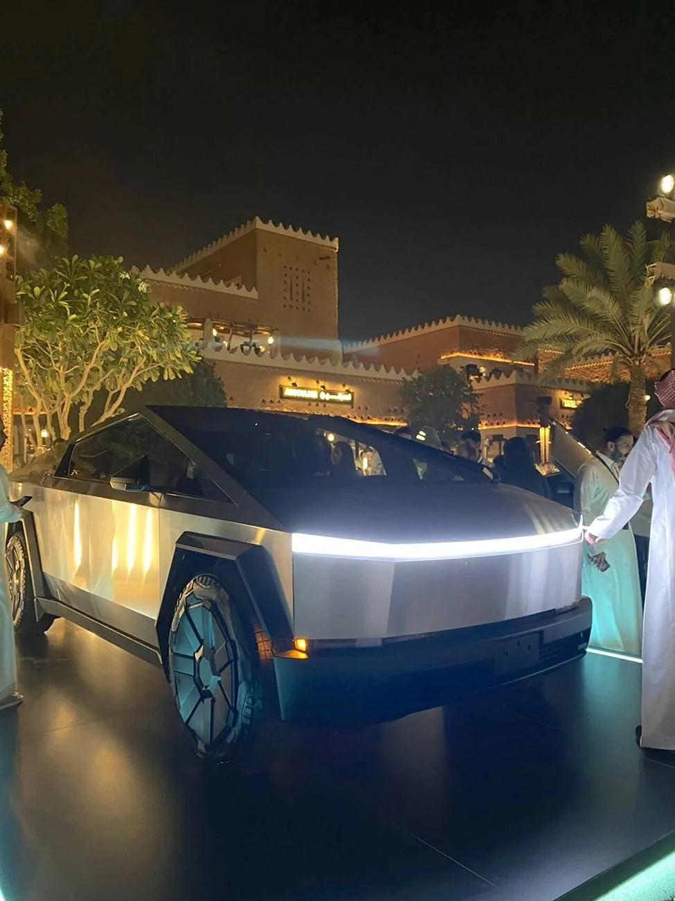 Tesla Cybertruck Tesla Saudi Arabia Launch Event Photos & Videos GoQK1oXXQAEfNvJ