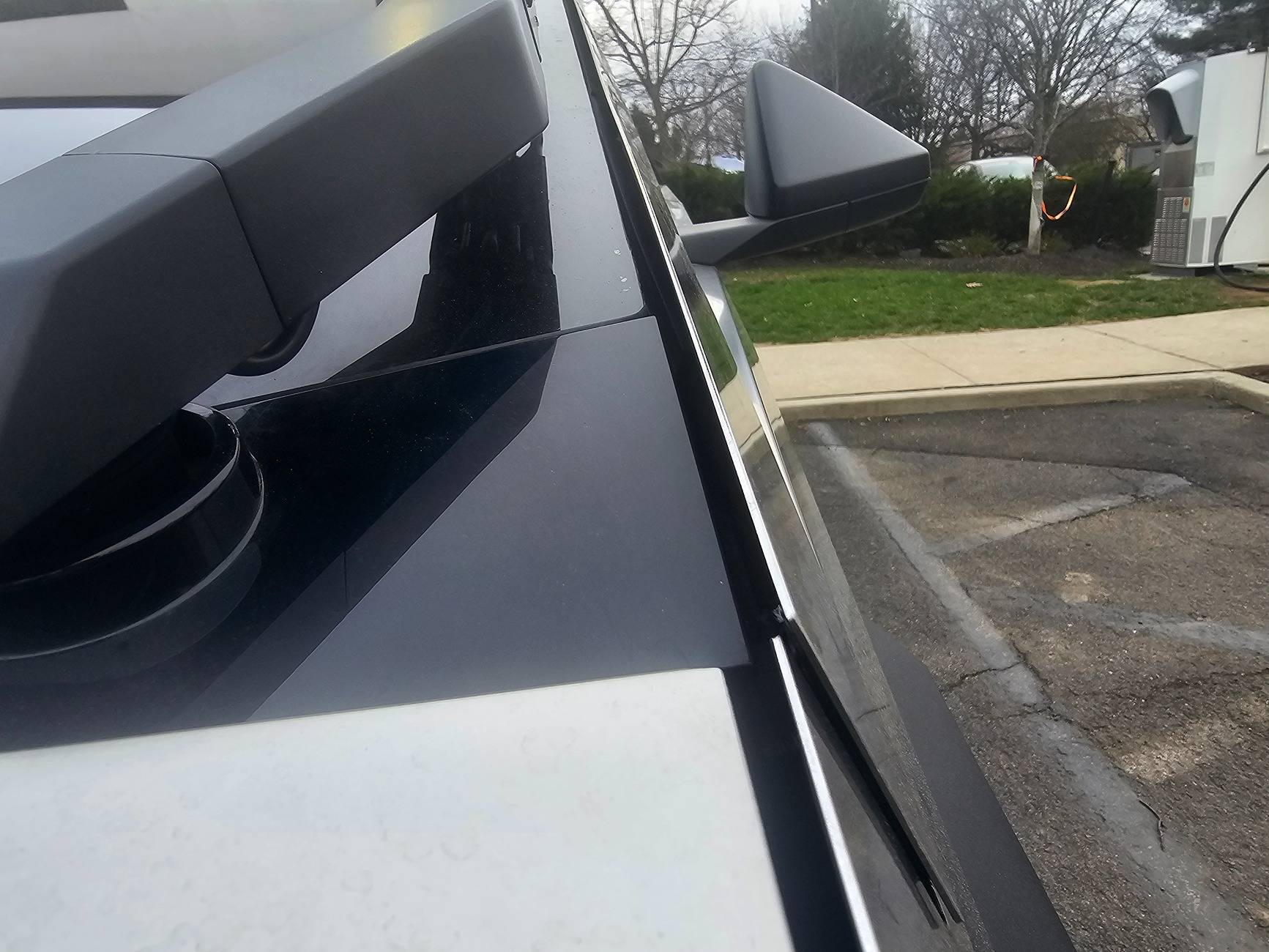 Tesla Cybertruck Anyone have pictures of their post repair Cantrails? 20250330_180537
