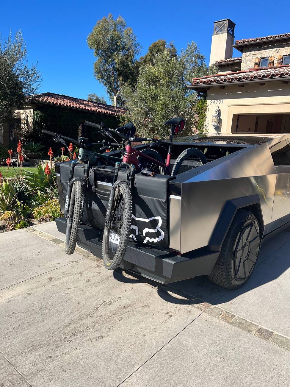 Tesla Cybertruck Tesla bike tailgate shield pad protector thingy. IMG_1580