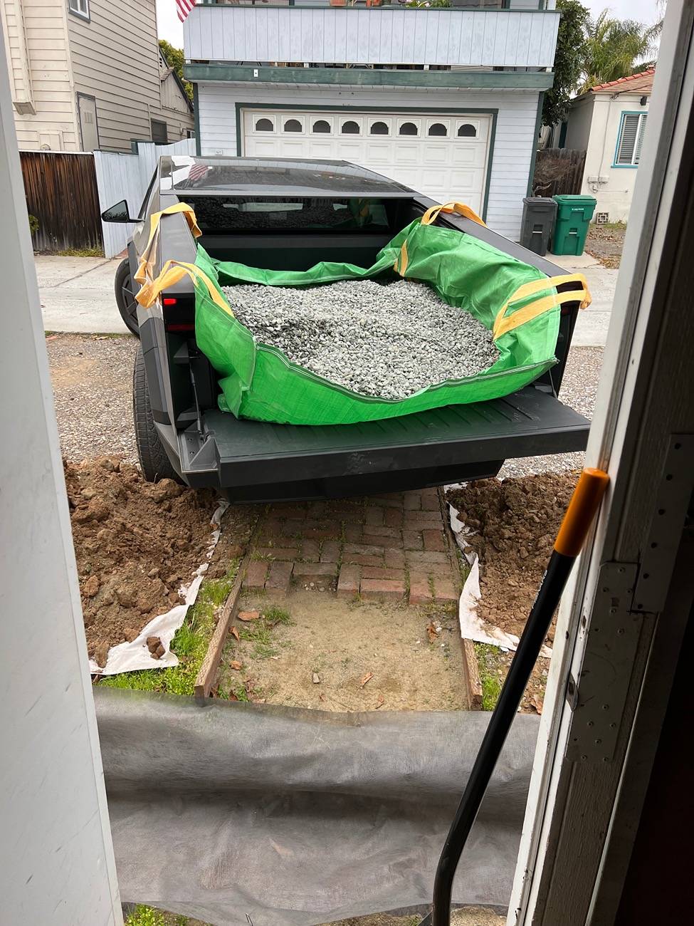 Tesla Cybertruck Heavy Duty Bed Liner - DIY hack using "Bagster - Dumpster in a Bag" IMG_4752