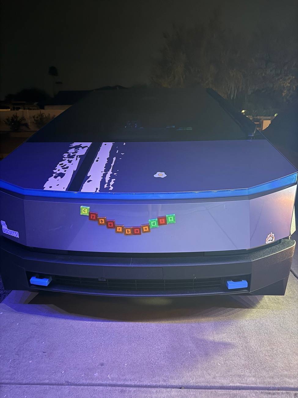 Tesla Cybertruck Light bar amber vinyl film mod IMG_2402