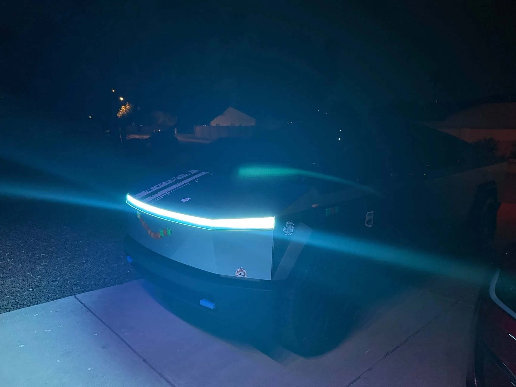Tesla Cybertruck Light bar amber vinyl film mod IMG_2404