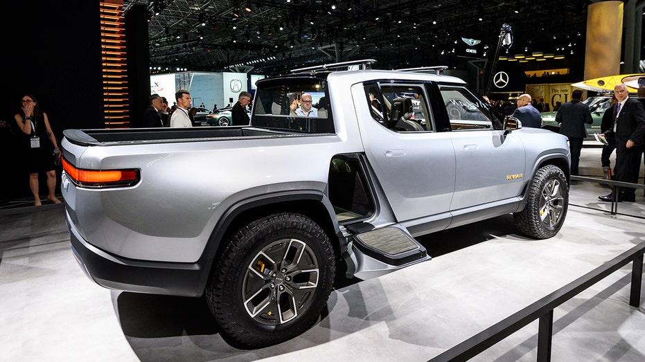Tesla Cybertruck EV truck maker Rivian plans in-house battery cell manufacturing rivian-ipo-electric-vehicles-trucks