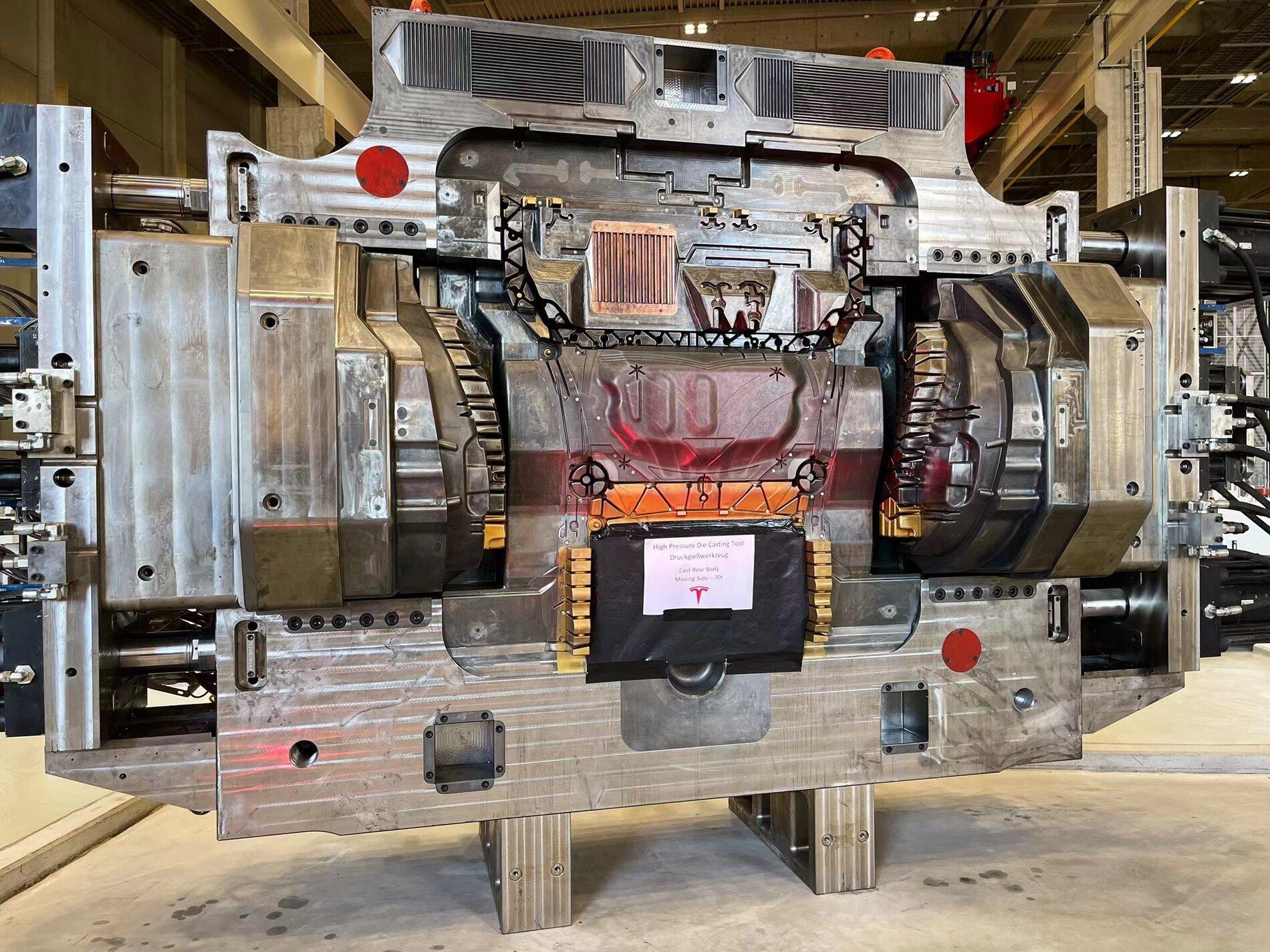 Tesla Cybertruck China Cybertruck owner-Do you think Cypertruck works better with Alpha Dog？ CT-101