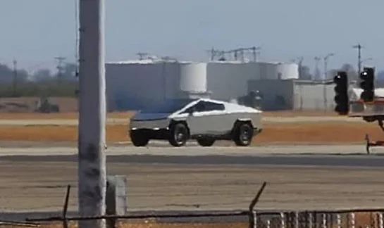 Tesla Cybertruck ? New Cybertruck video showing (removable) side mirrors, rear wheel steering, turning radius! Screenshot_20211019-110438__01