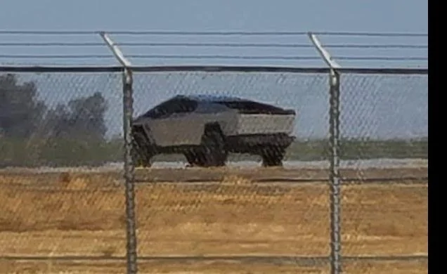 Tesla Cybertruck ? New Cybertruck video showing (removable) side mirrors, rear wheel steering, turning radius! Screenshot_20211019-110458