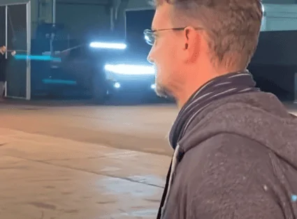 Tesla Cybertruck ? New Cybertruck video showing (removable) side mirrors, rear wheel steering, turning radius! 1634676907475