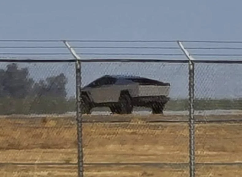 Cybertruck spotted with windshield wipers, side mirrors, wheel aero covers removed, staggered ...jpg