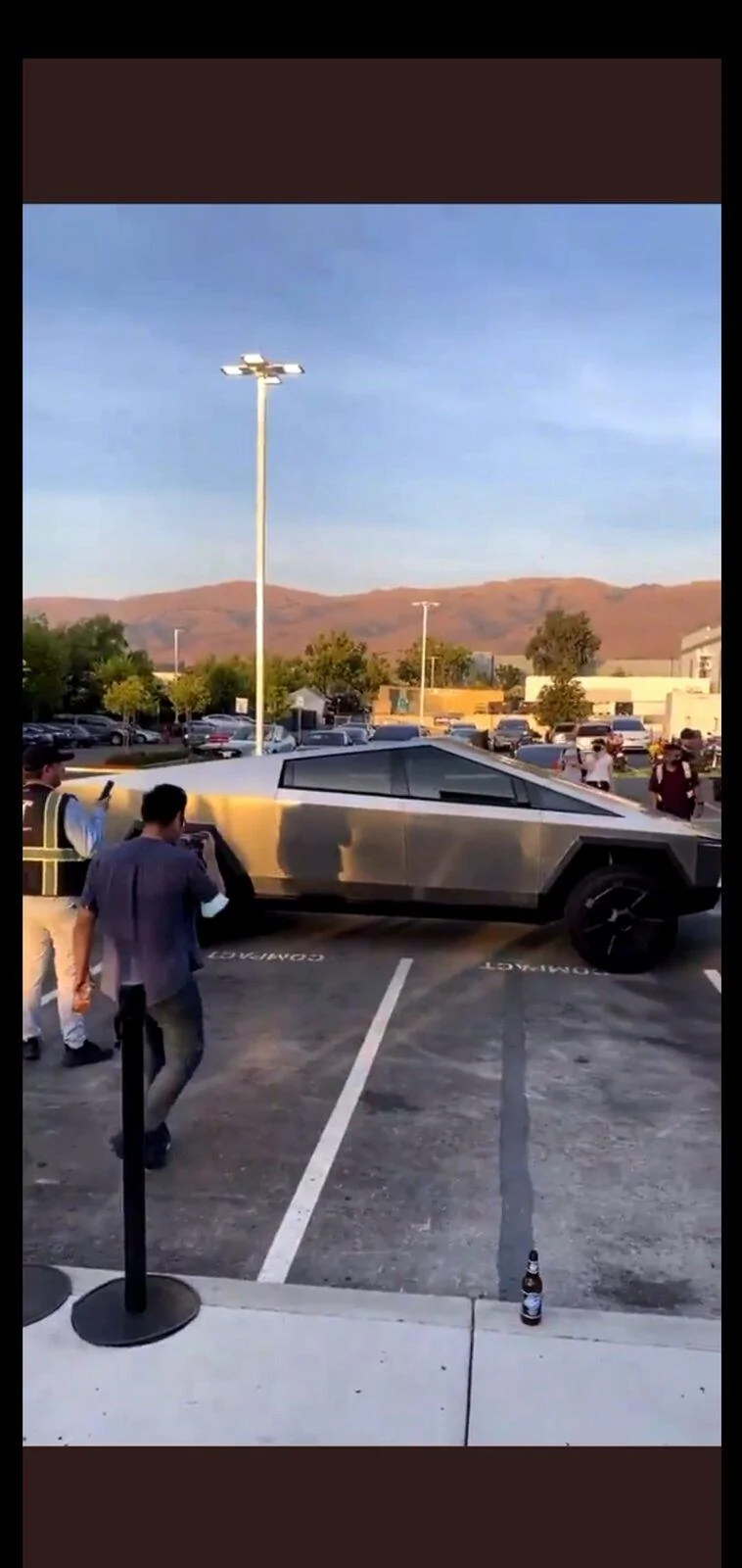 Tesla Cybertruck ? New Cybertruck video showing (removable) side mirrors, rear wheel steering, turning radius! Screenshot_20210930-174648_Samsung Internet