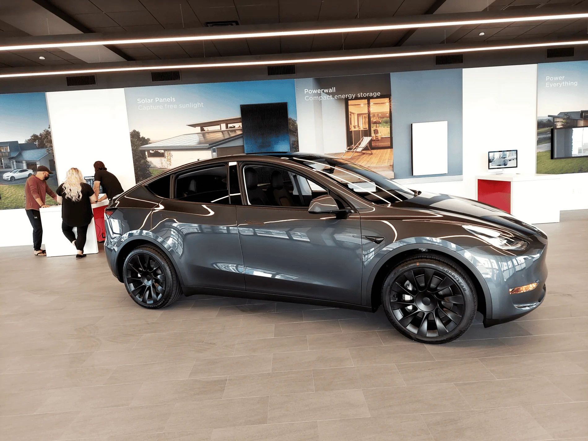 Tesla Cybertruck LAS VEGAS NEW TECH CENTER 1634945354152