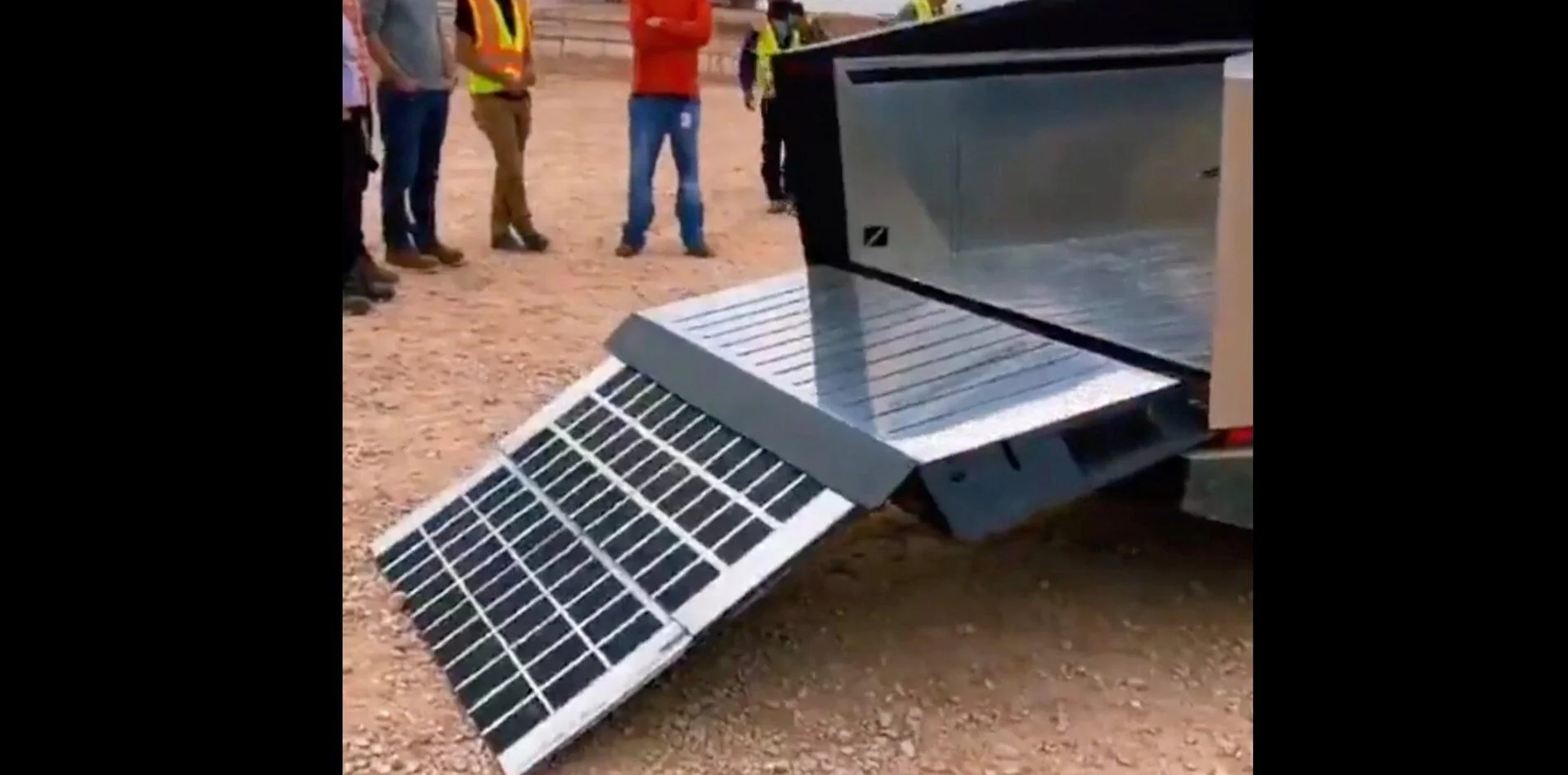 Tesla-Cybertruck-bed.jpg