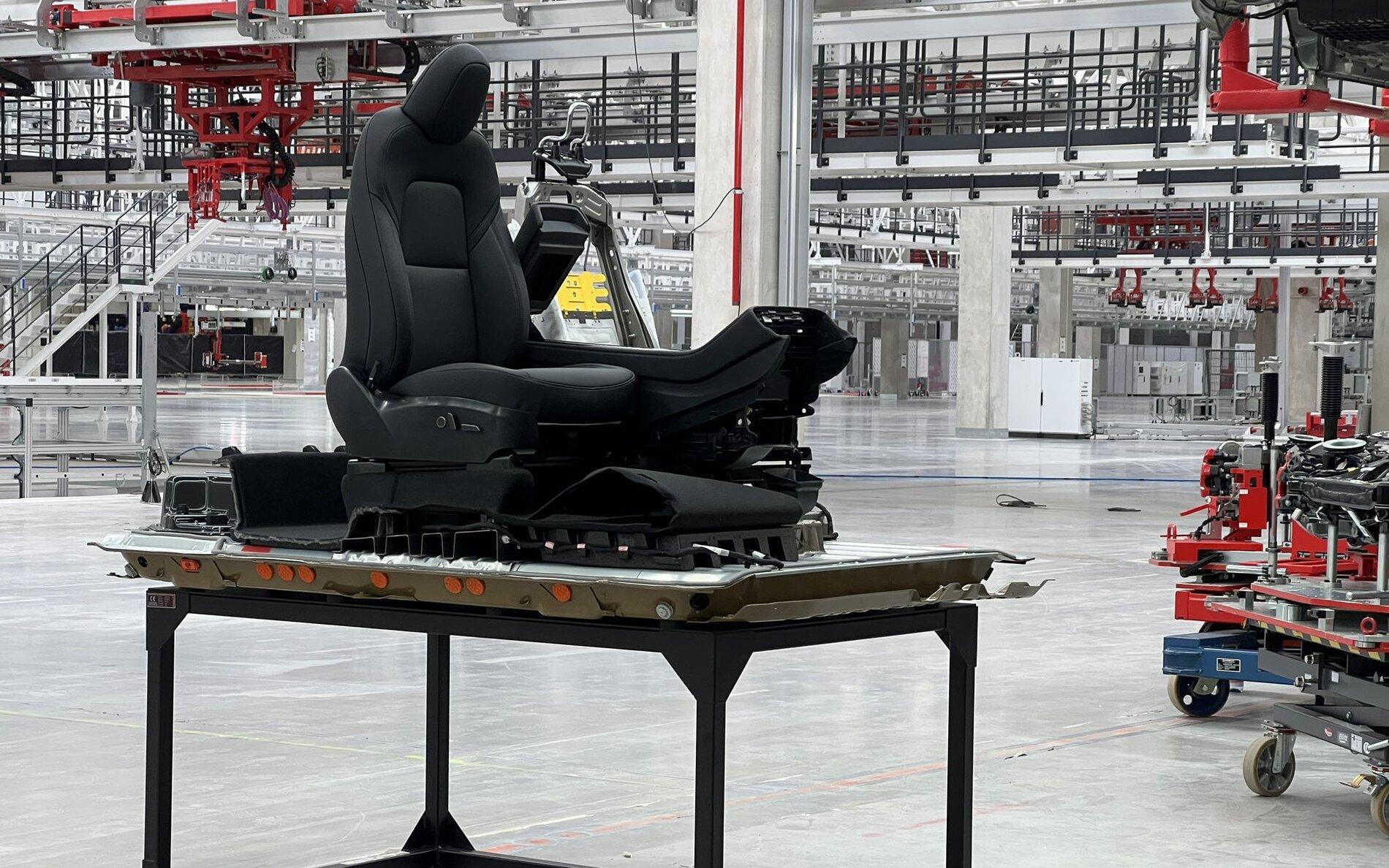 Tesla Cybertruck Why the Tesla Cybertruck will outsell the F150 Lightning, Rivian R1T 1637176146304