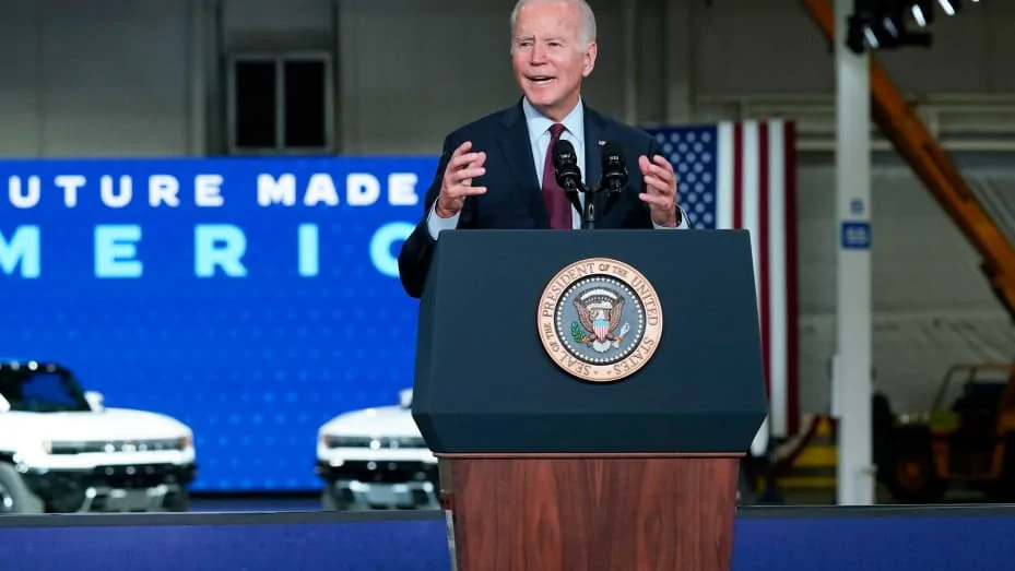 Tesla Cybertruck Biden’s test drive of electric Hummer helped increase reservations, GM says 106977381-1637244442046-AP21321833116573
