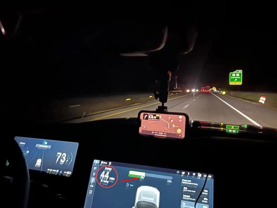 Tesla Cybertruck Rivian R1T’s first real-world towing test shows 62% range loss rivian-r1t-range-loss
