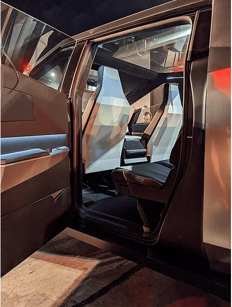 Tesla Cybertruck Rear leg room 1638568111431