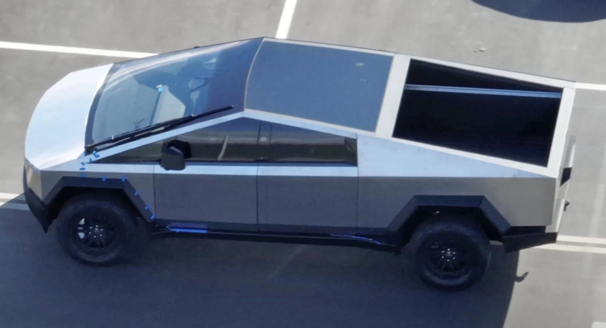 Tesla Cybertruck ? [Update: NOT Production Wiper] New Cybertruck design spied! Shortened front, no door handles, side mirrors, curved windshield glass! [Dec. 10] cybertruck-wipers