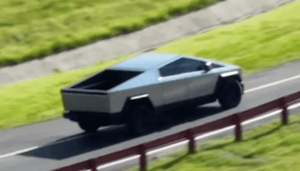 Tesla Cybertruck ? [Update: NOT Production Wiper] New Cybertruck design spied! Shortened front, no door handles, side mirrors, curved windshield glass! [Dec. 10] FGQwzubXsAYdL6r