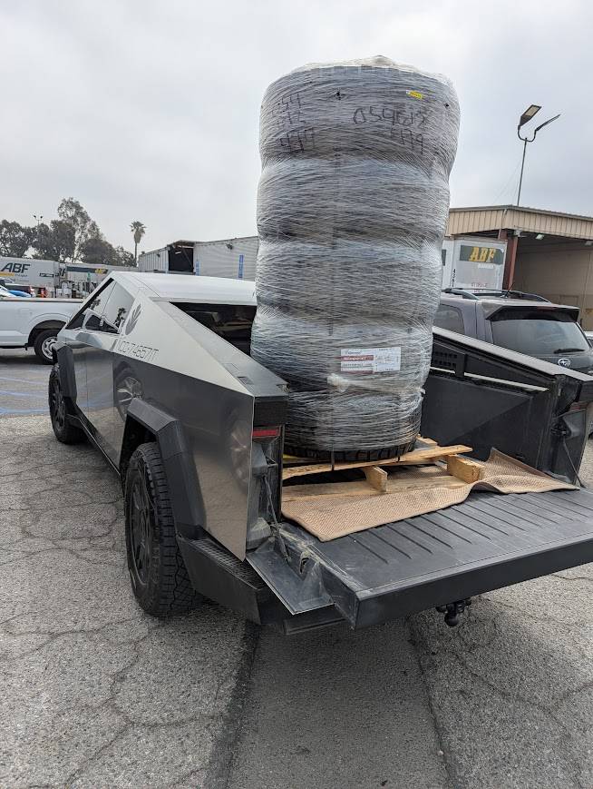 Tesla Cybertruck 🦾 Cybertruck doing truck stuff!  Post your photos! PXL_20250414_174235516.MP