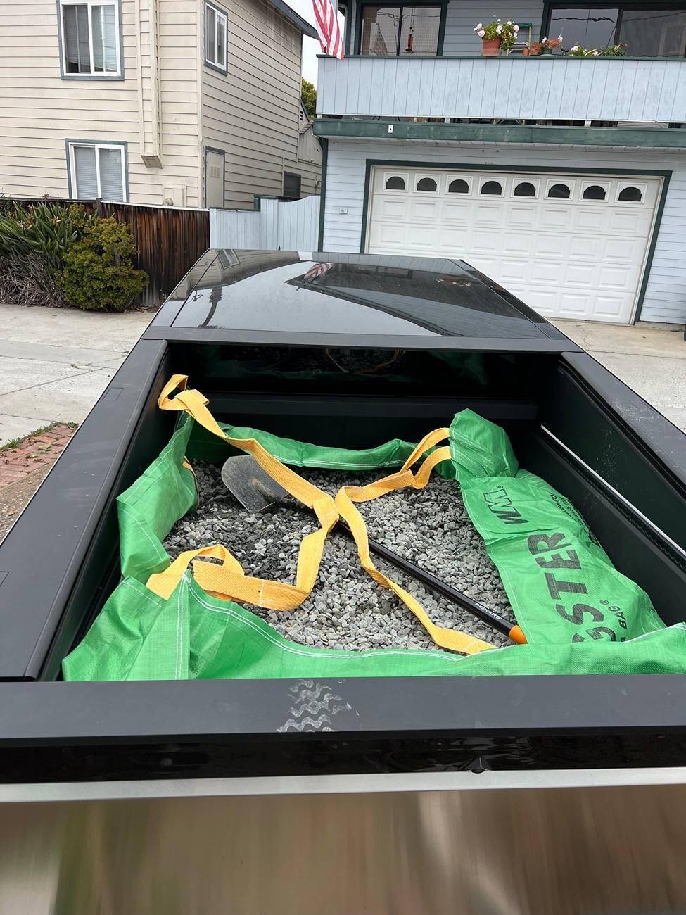 Tesla Cybertruck 🦾 Cybertruck doing truck stuff!  Post your photos! 1744822113677-gv