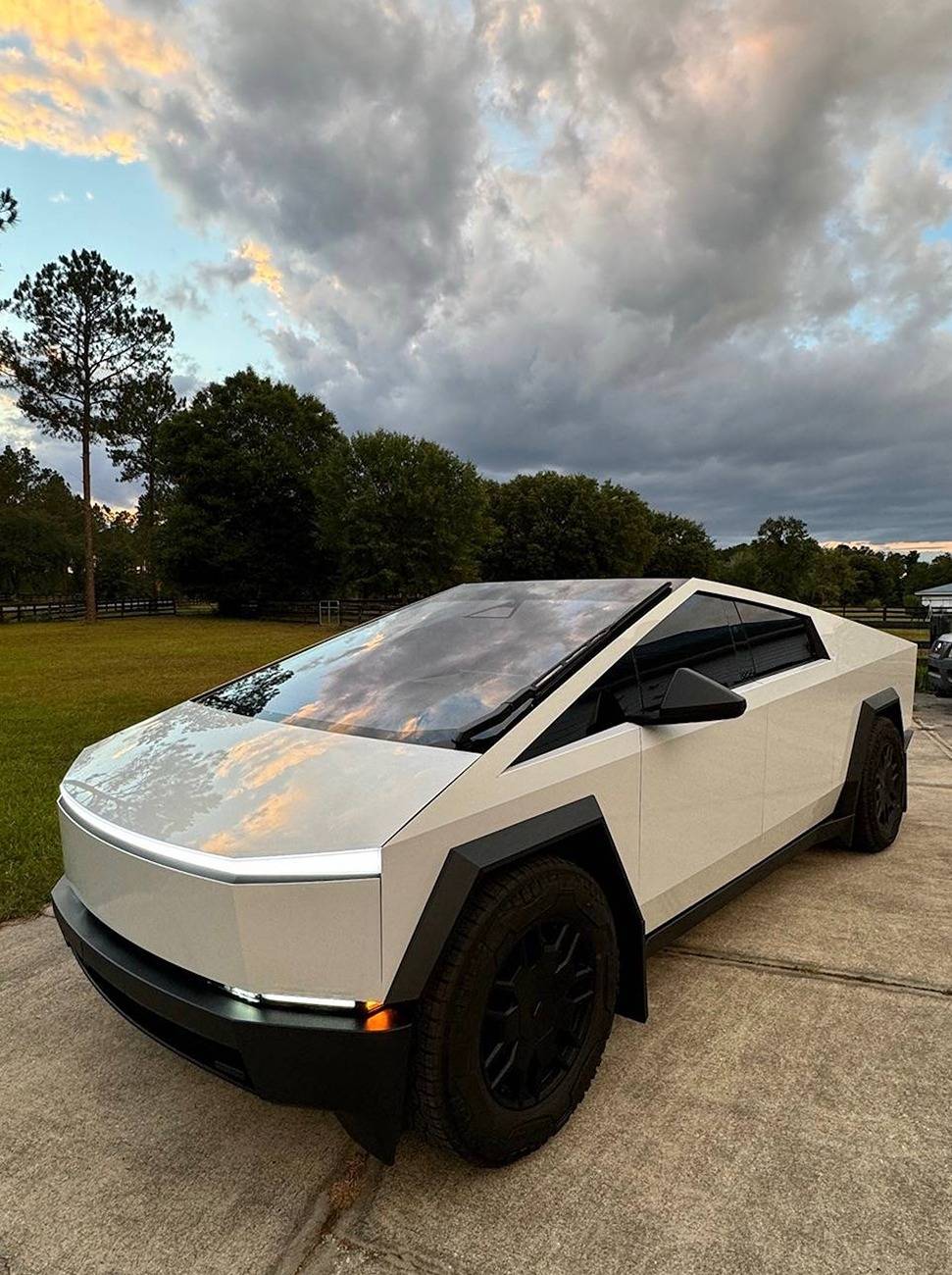 Tesla Cybertruck ➡️🗳️VOTE APRIL'S REALWHEELS EV CYBERTRUCK OF THE MONTH (RWCev CTOTM) HERE! 6pialotsubmission6jeff-