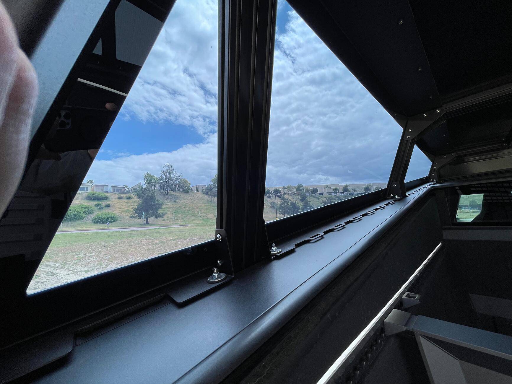 Tesla Cybertruck Bed Rack is 🔥 🔥🔥 tempImageL7UNbH