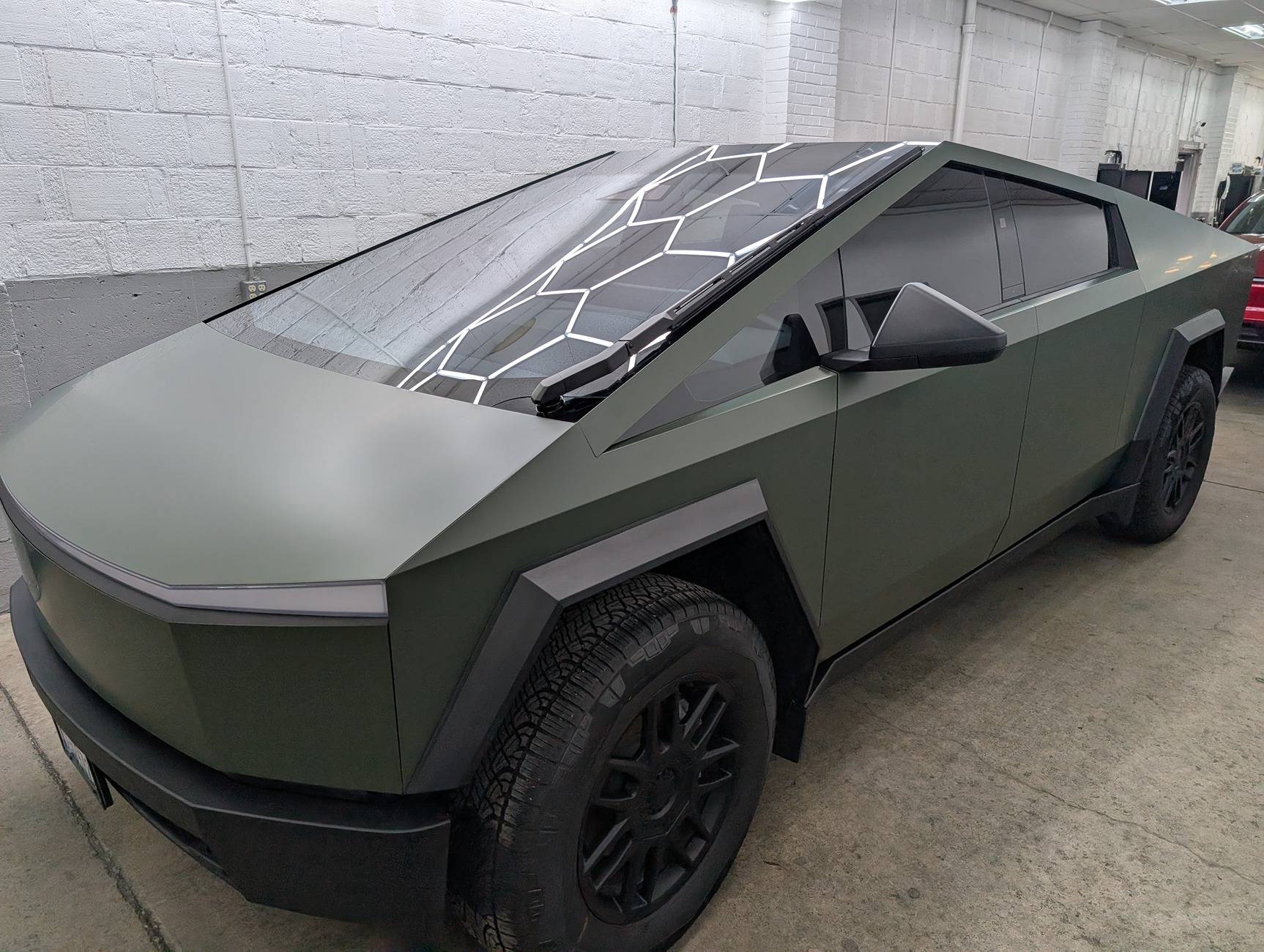Tesla Cybertruck GREEN Vinyl Wrap & PPF Cybertruck -- Photos & Videos PXL_20250410_225120146