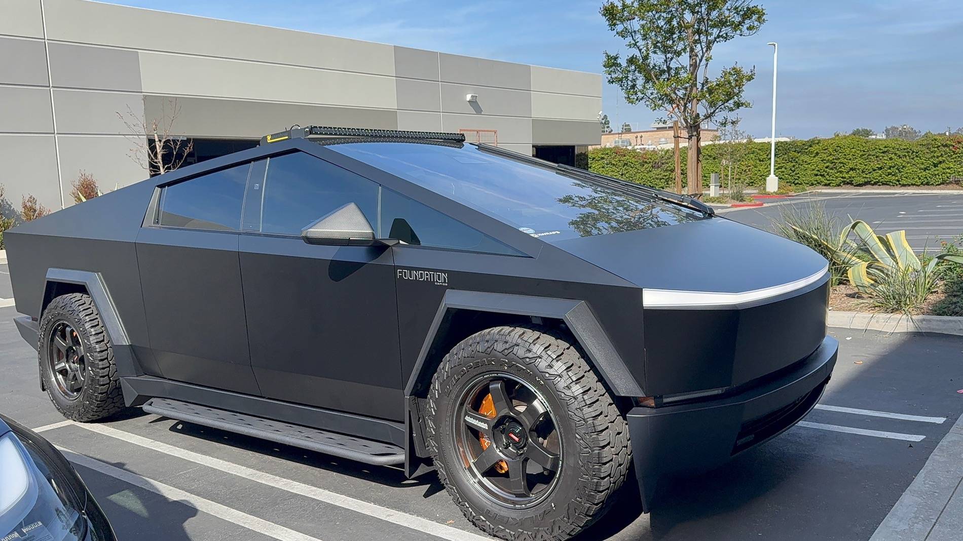 Tesla Cybertruck Cybertruck Customized Calipers (Hansshow)! IMG_2825