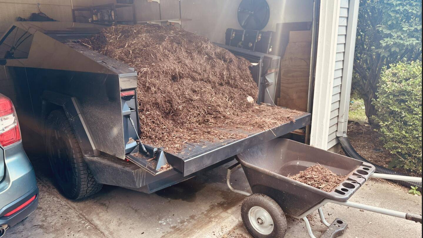 Tesla Cybertruck BROWN LIQUID IN BED from hauling mulch. How to drain? Damage to electronics? 1744917745054-oy