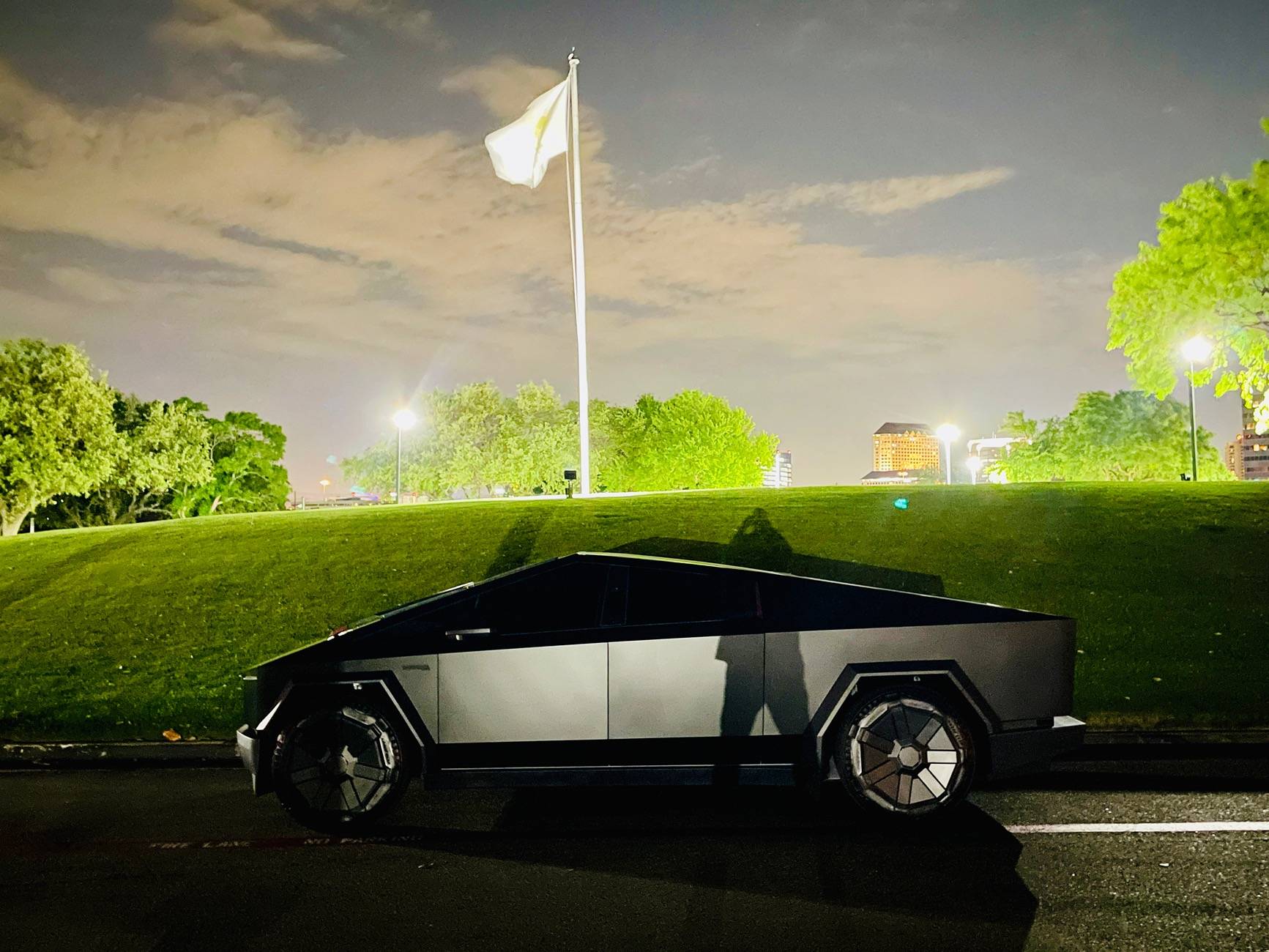 Tesla Cybertruck Picture: My Sexy Beast IMG_4506