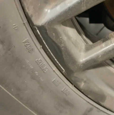 Tesla Cybertruck New wheel covers scratched all 4 of my rims zimage9941