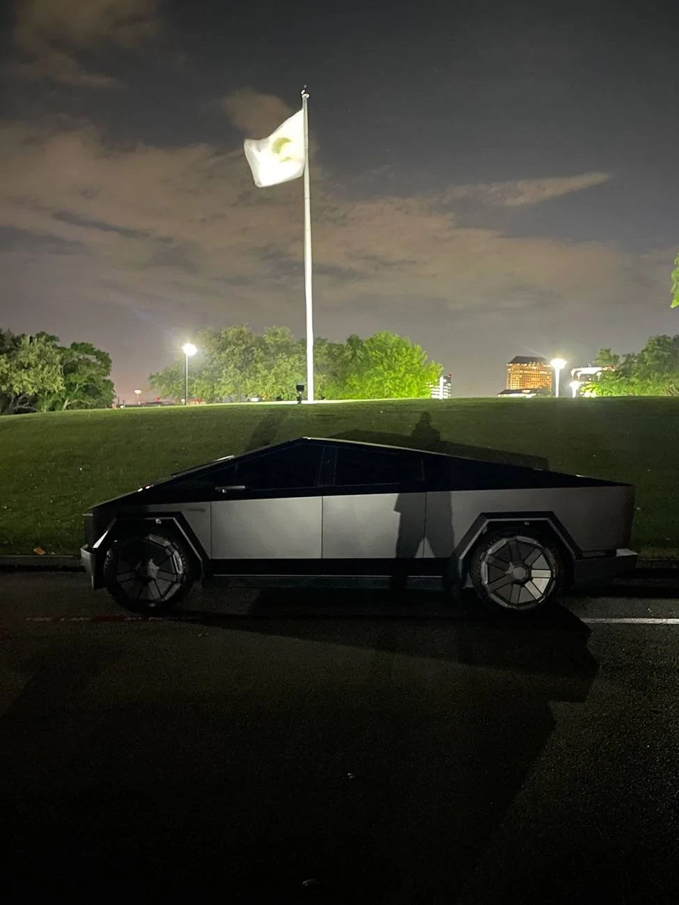Tesla Cybertruck Picture: My Sexy Beast IMG_4505