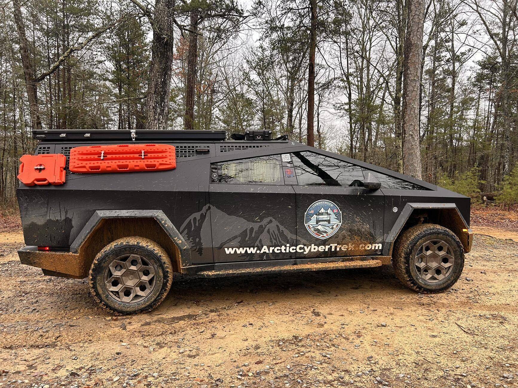 Tesla Cybertruck Bed Rack is 🔥 🔥🔥 1745003534961-pa